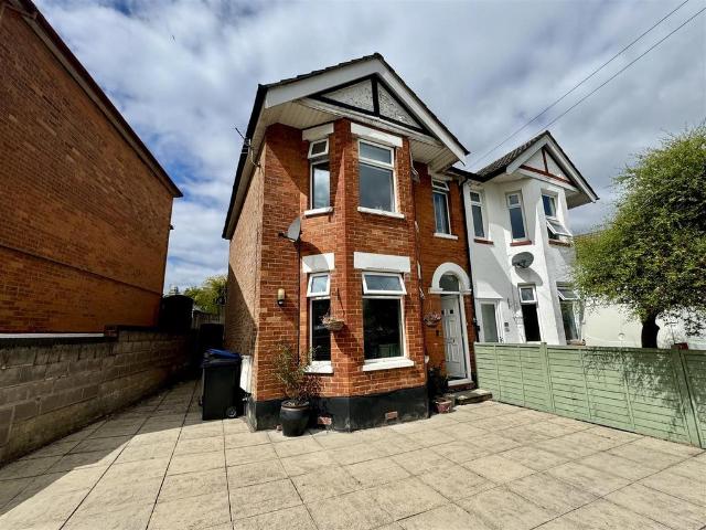 Davis Road, Poole BH12 3 bed semi detached house to rent £1,595 pcm £368 pw