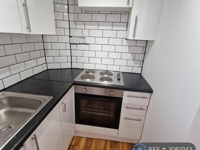 Davis St, Rotherham, S65 Studio to rent £500 pcm £115 pw