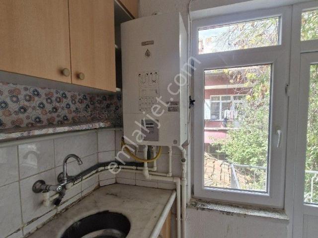 Davraz Mah. Cadde Üzerinde Ara Kat Kombili Daire