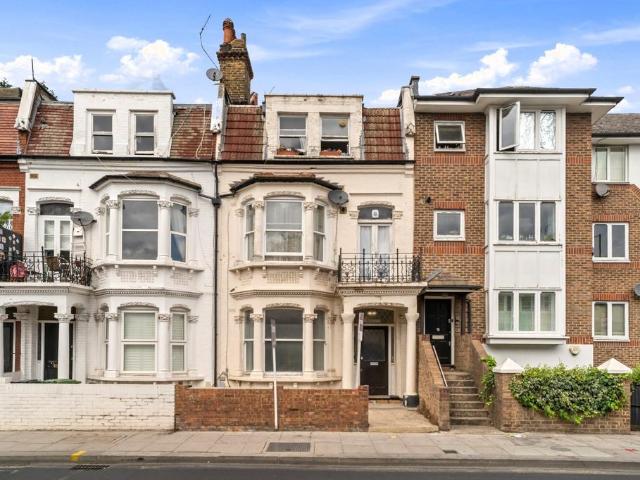 Dawes Road, Fulham, London, SW6 2 bed house to rent £3,000 pcm £692 pw
