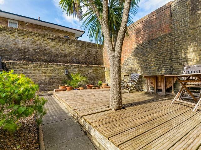 Dawes Road, Fulham, London, SW6 2 bed house to rent £3,250 pcm £750 pw