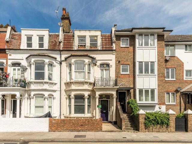 Dawes Road, Fulham SW6 2 bed flat to rent £3,250 pcm £750 pw