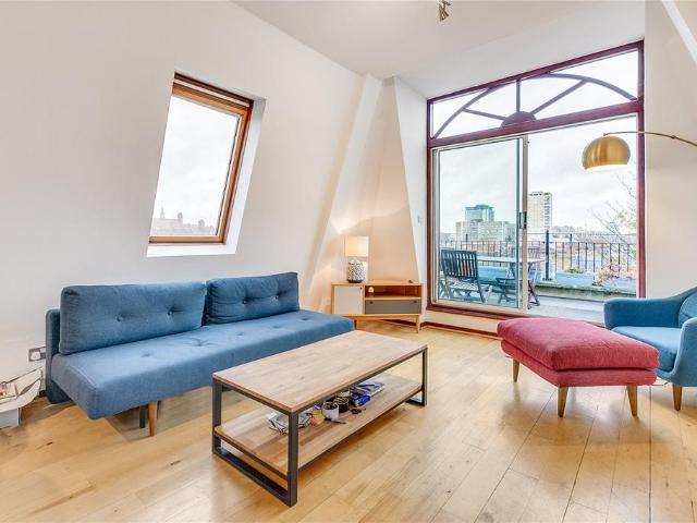 Dawes Road, London, SW6 2 bed flat to rent £2,800 pcm £646 pw