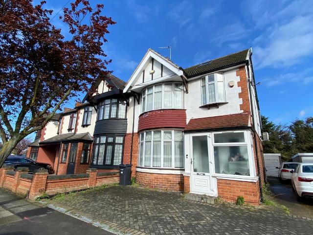 Dawlish Drive, Ilford IG3, 4 bed semi detached house to rent, £3,400 pcm | PrimeLocation