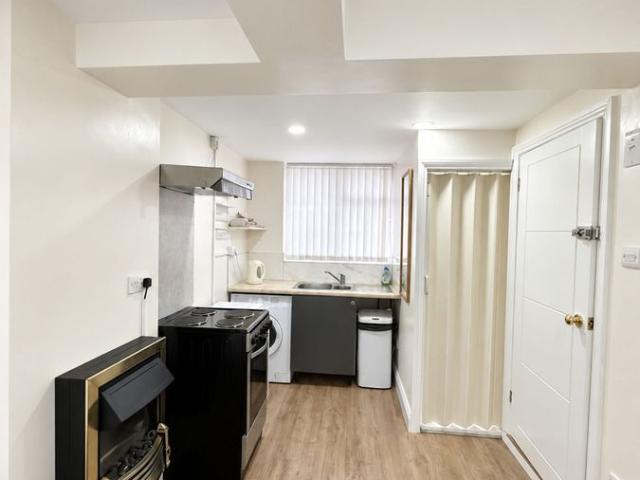 Dawlish Road, Luton LU4, Studio to rent, £650 pcm | PrimeLocation