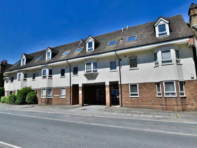 Daws Court, Iver SL0 1 bed apartment to rent £1,175 pcm £271 pw