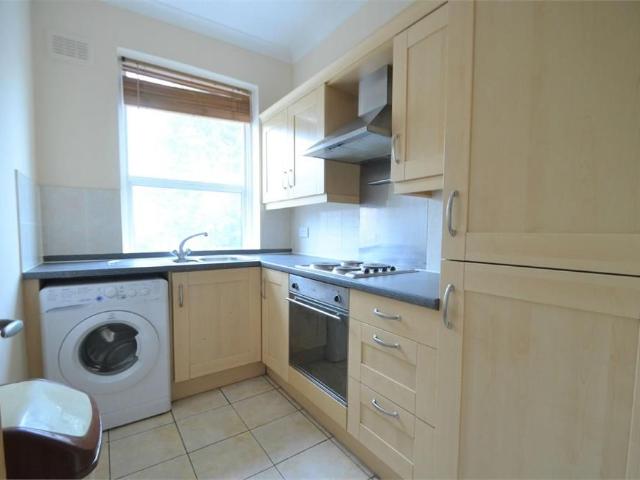 Daws Lane, Mill Hill NW7, 2 bed flat to rent, £1,750 pcm | PrimeLocation