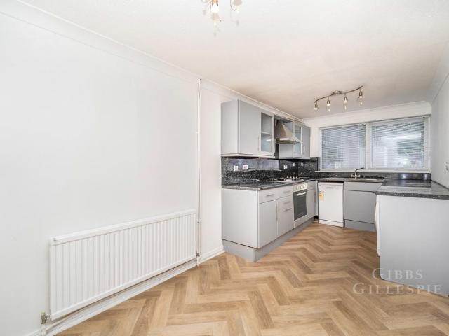 Dawson Close, Hayes, UB3 2 bed terraced house to rent £2,150 pcm £496 pw