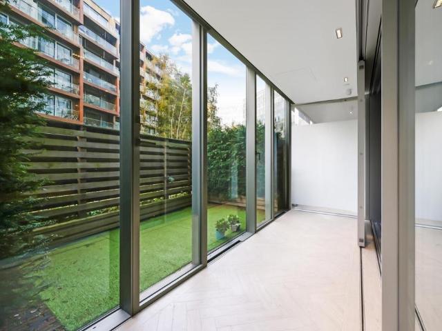 Dawson House, Battersea Power. Studio to rent £3,500 pcm £808 pw