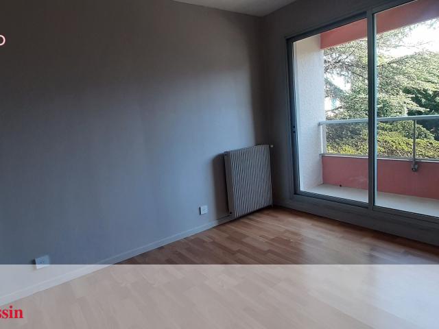 DAX Appartement T3 rénové avec balcon, terrasse, ascenseur et parking dans une résidence sécurisée