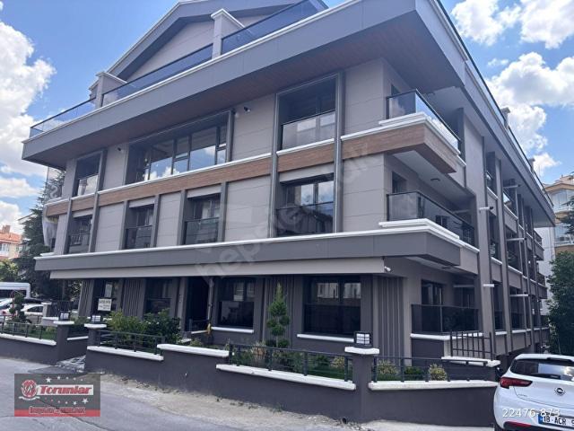 DAYANIŞMA CADDESİN DE SIFIR BİNA ASANSÖR OTOPARK 2+1