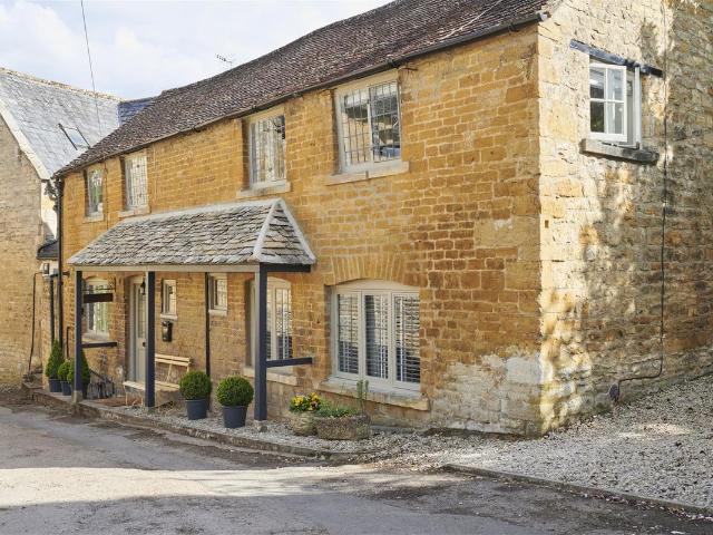 Days Lane, Blockley, Moreton In Marsh GL56, 2 bed property to rent, £2,500 pcm | PrimeLocation