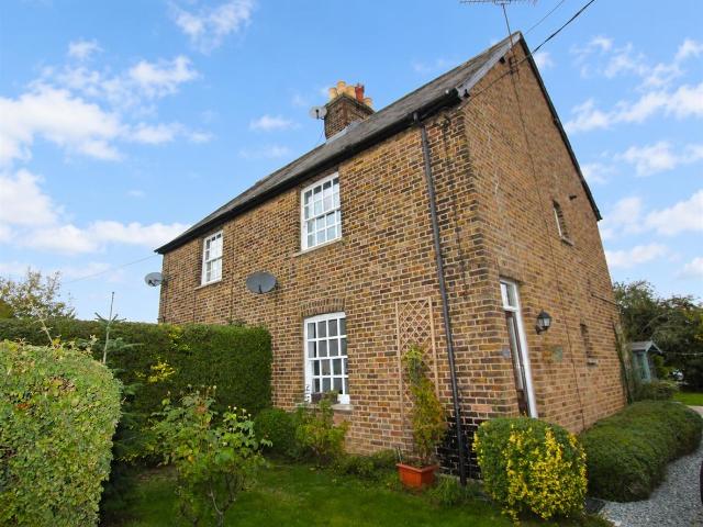 Days Lane, Pilgrims Hatch, Brentwood CM15, 2 bed property to rent, £1,650 pcm | PrimeLocation