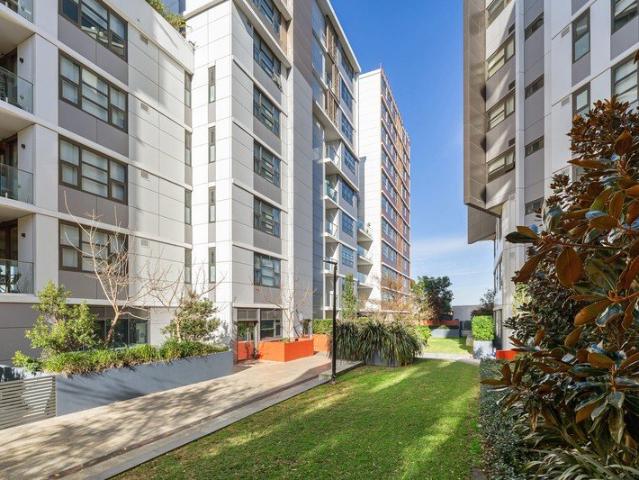 Dazzling easycare apartment in coveted location