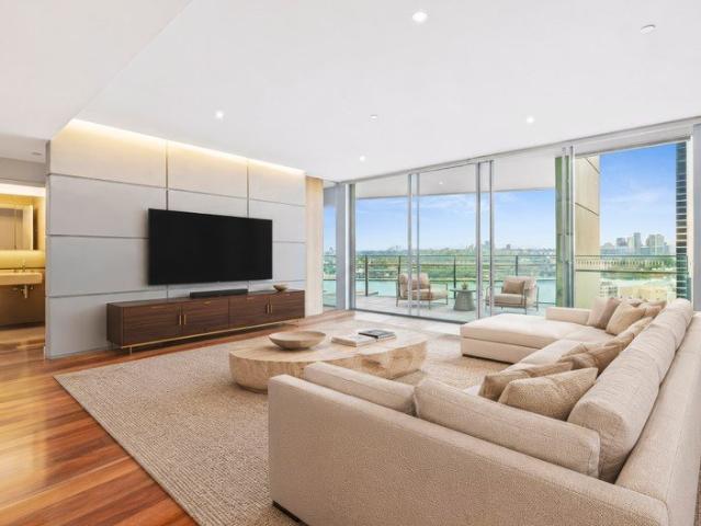 DAZZLING HARBOUR & CITY VIEWS IN 'SILK'