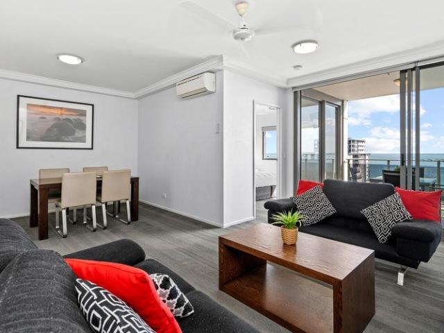Dazzling harbour views and a superb CBD location