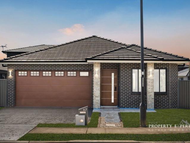 Dazzling Home Located Opposite To Reserve