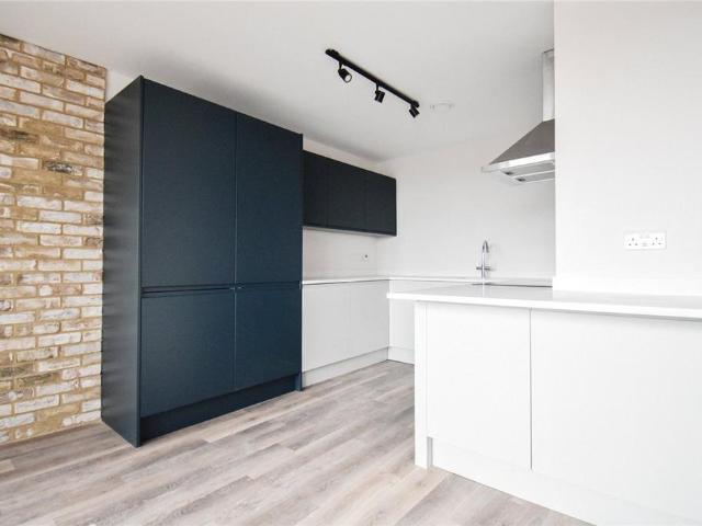 Dazeley House, 1 Cambridge Place. 1 bed apartment to rent £1,750 pcm £404 pw