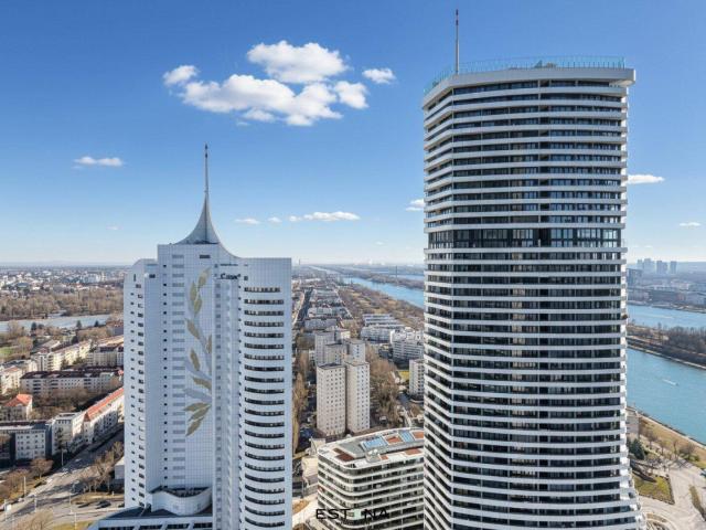 DC2 – Architektonische Klarheit, ergänzt durch eine umlaufende Loggia und einen weiten Ausblick