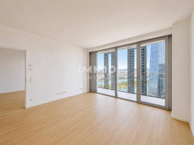 DC2 Tower 2 Zimmer mit Sonnenuntergans Loggia