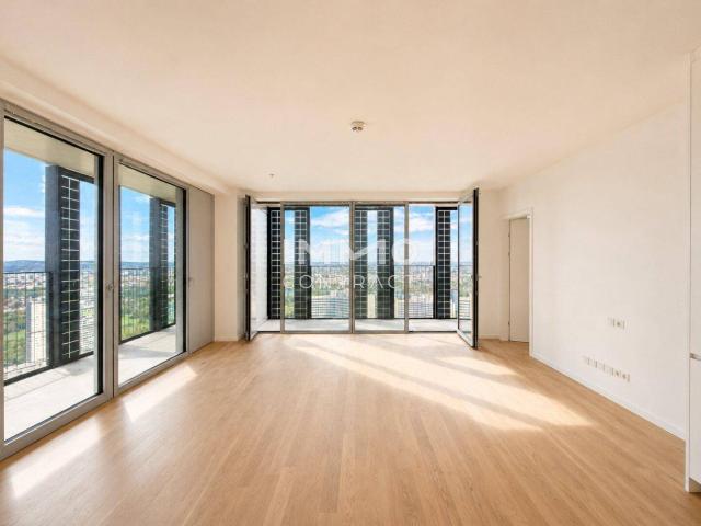 DC2 Tower: 36. Etage Erstbezug mit 39sqm Balkon inkl. Fitnesstudio