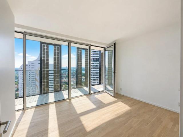 DC2 Tower: 39m2 Loggia Erstbezug SKY RESIDENCES