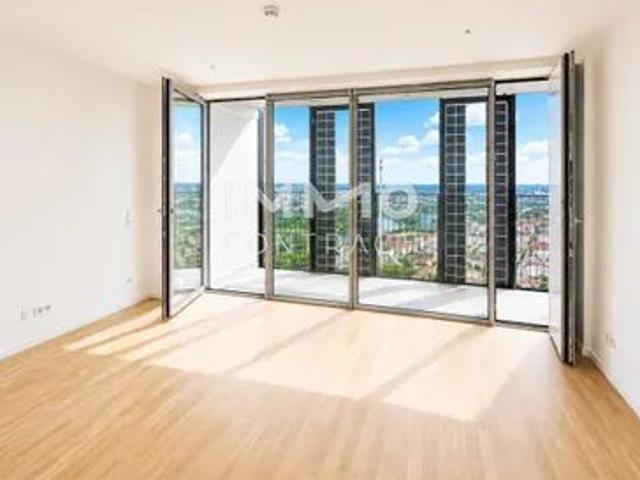 DC2 Tower: 43. Etage Erstbezug mit 14m2 Loggia Stilvolle 2 Zimmer Wohnung