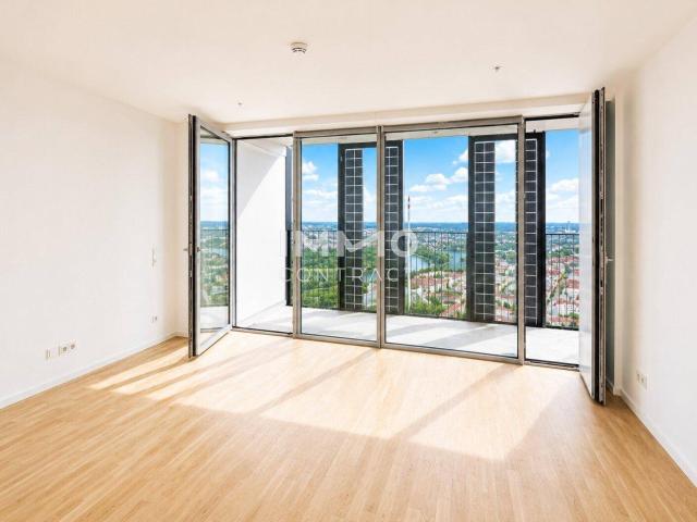 DC2 Tower: Erstbezug 33. Etage: Skyline & Wasser – Exklusive 2 Zimmer mit Freifläche