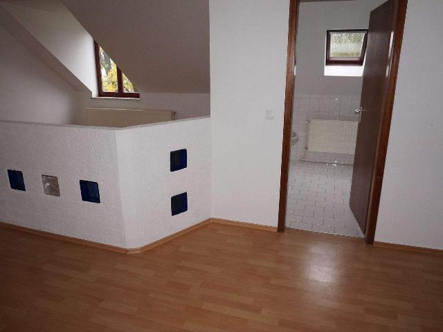 DG / 1 Zi Whg. mit Laminat Bad mit Fenster + Dusche