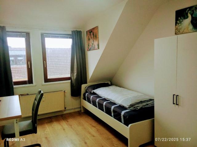 DG—2 room apartment with 3 beds—max. 3 people, suitable for shared living in 28197 Bremen, near Bremen New Town Hempenweg 3.Floor, Bremen Amsterdam Apartments for Rent