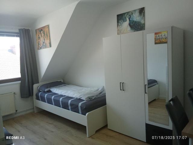 DG 2 Rooms+ Kitchen+ Shower room 3 Persons furnished apartment in Hempenweg 57, 28197 Woltmershausen Bremenen Bremen, Bremen Amsterdam Apartments for Rent