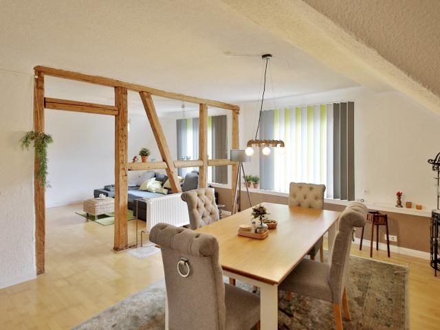 DG Traum: 3,5 Zimmer mit Aussicht, modernisiert, teilmöbliert & sofort bezugsbereit