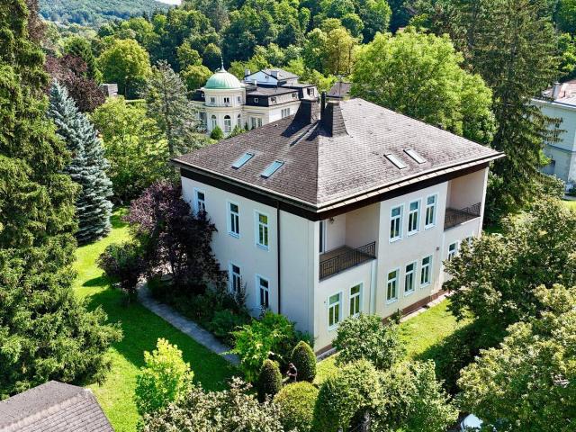 DG Wohnung in einer Villa inkl. Dachterrasse, Lift, Luftwärmepumpe, Fußbodenheizung, Weinkeller u.v.m.!