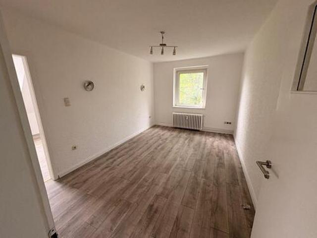 DG Wohnung 2 12 Zimmer, frisch renoviert
