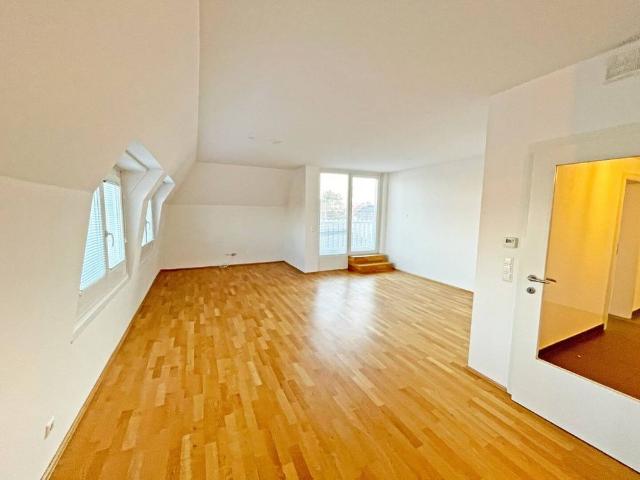 DG Maisonette mit 4 Zimmer und Terrasse