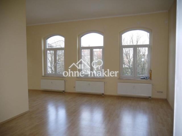 DD Cotta: Attraktive, großzügige 4 Raum Wohnung mit Einbauküche und privatem Gartenanteil !