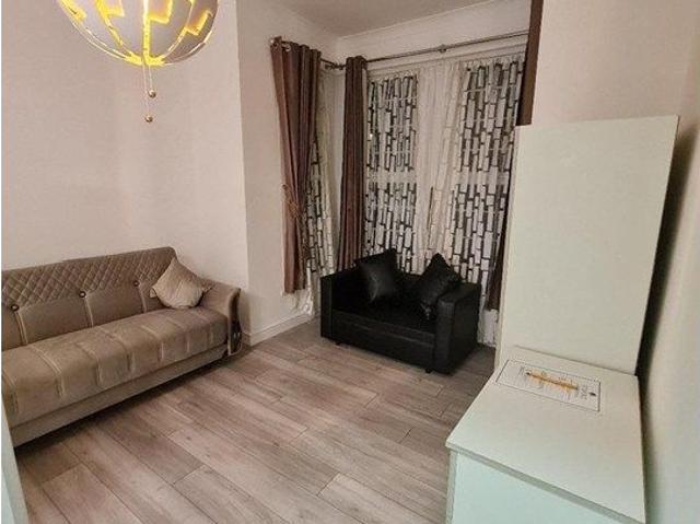 De Vere Gardens, Ilford IG1, Studio to rent, £1,350 pcm | PrimeLocation
