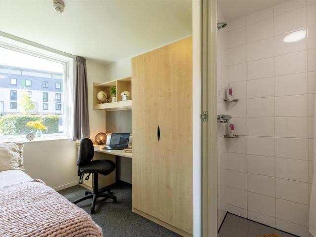 De Walden Way, Bradford BD7 1 bed in a flat share to rent £368 pcm £85 pw
