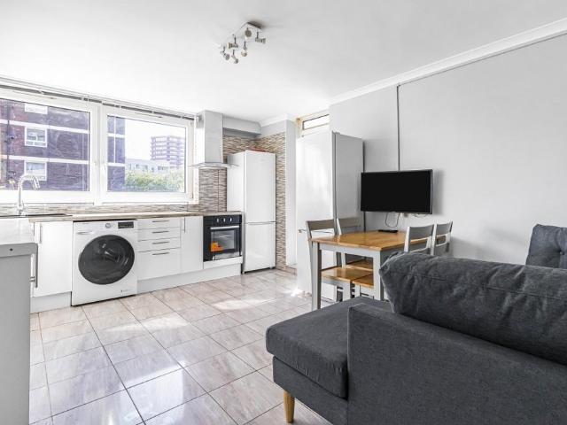 De Beauvoir Estate, Balmes Road. 4 bed flat to rent £3,600 pcm £831 pw