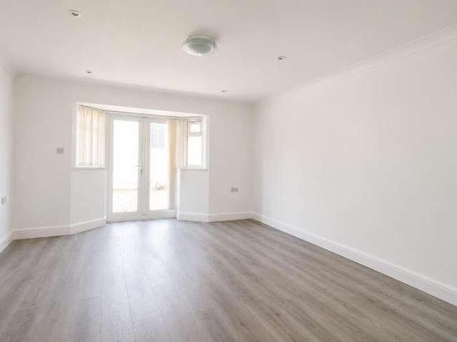De Bec Close, Eastfield, Peterborough, PE1