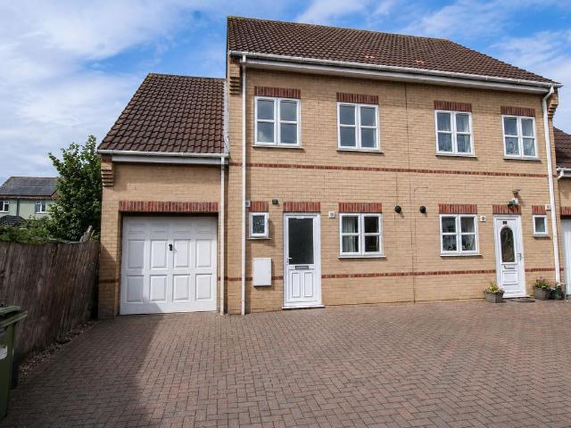 De Bec Close, Eastfield, Peterborough PE1, 4 bed semi detached house to rent, £1,500 pcm | PrimeLocation