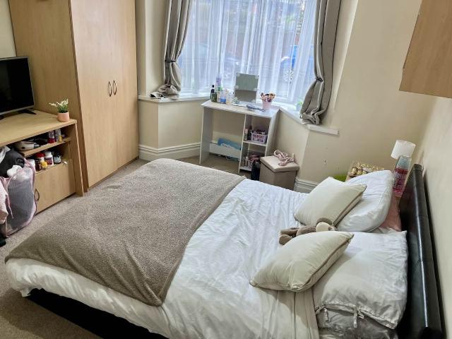 De Breos Street, Brynmill, Swansea SA2, 4 bed property to rent, £1,400 pcm | PrimeLocation