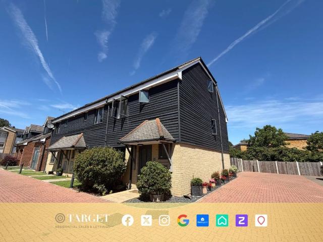 De Burgh Close EN10, 3 bed end terrace house to rent, £2,500 pcm | PrimeLocation