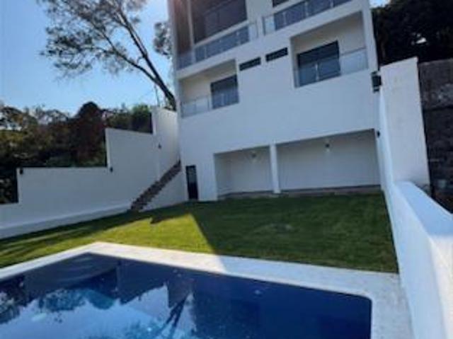 De ensueño, con alberca y acabados en mármol, lista para habitar