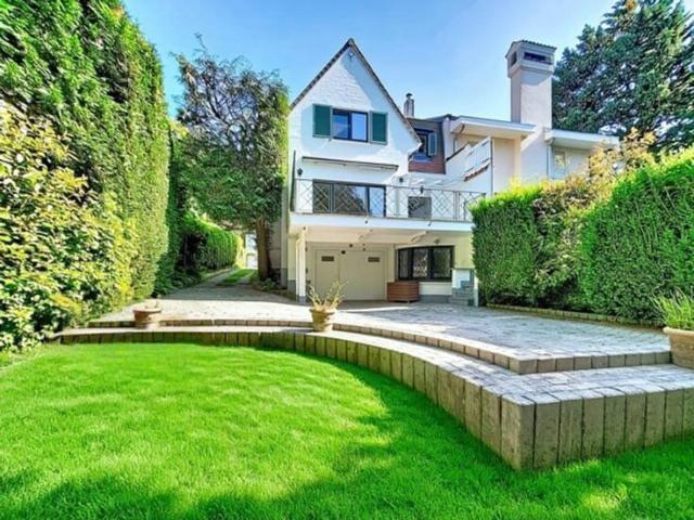 De Fré/Wolvendael: Charming semi detached house with garden