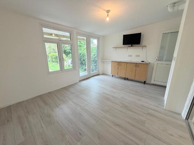 De Havilland Road, Edgware HA8, 3 bed terraced house to rent, £2,275 pcm | PrimeLocation