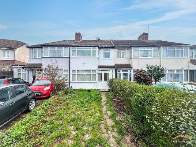 De Havilland Road, Edgware HA8, 3 bed terraced house to rent, £2,300 pcm | PrimeLocation