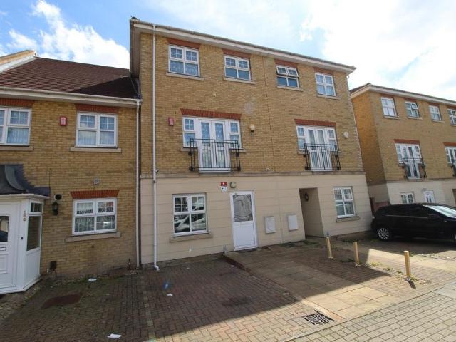 De Havilland Road, London, HA8 5QB, United Kingdom | 5 bed townhouse for rent #140397571 | Rentberry