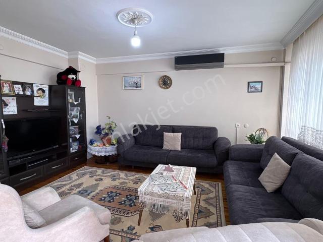 Değirmenönü Mahallesinde Balkonlu Geniş 2+1 Satılık Daire