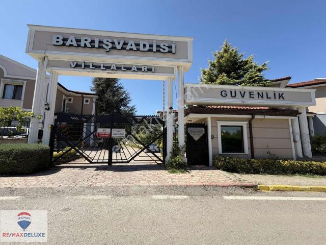 Değirmendere Barış Vadisi Sitesinde Satılık 6+2 Tripleks Villa